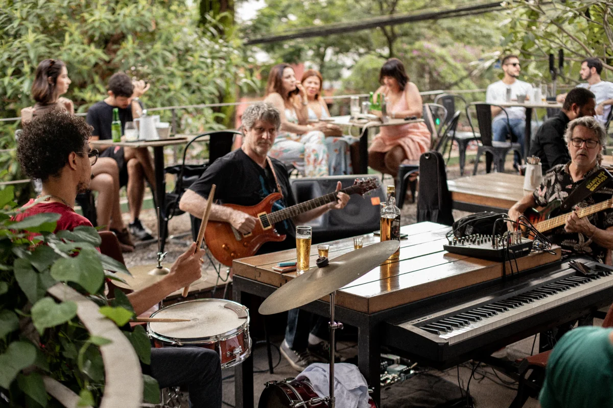 Evento de Jazz rolando no Jardim
